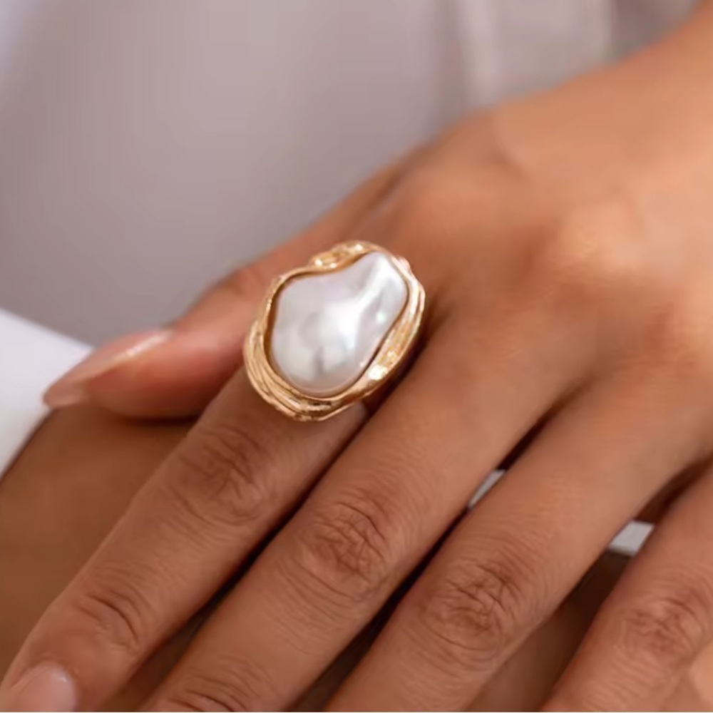 Vintage Cocktail Ring – Statement, Elegant